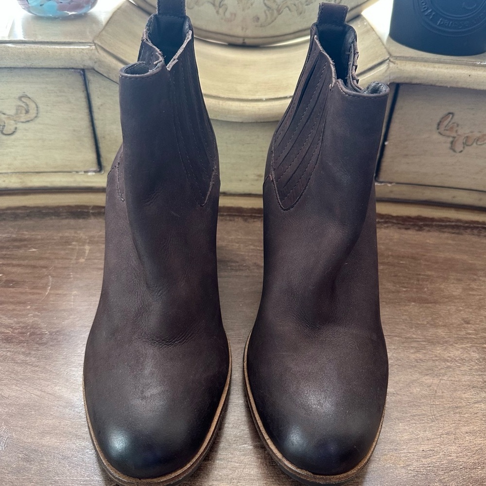 Steve Madden Ryland Chocolate Suede Chunky Wood Heel Ankle Boots, NWOB, Size 10 - Picture 2 of 4